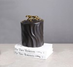 جرة سيراميك صغيرة