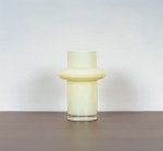 مزهرية بيضاء