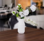 فازة سيراميك صغيرة باللون الابيض