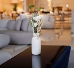 فازة مع ورد مجفف سكري