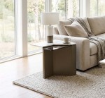 طاولة جانبية